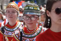 Người tham dự mặc trang phục dân tộc trong lễ hội văn hóa Chuvash ở Moscow, Nga vào ngày 15/6/2024 (Ảnh: Sputnik)