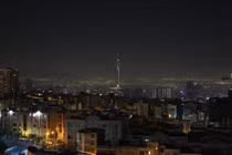 Quang cảnh thủ đô Tehran, Iran sau nhiều vụ nổ đã được nghe thấy vào đầu giờ sáng 26/10 (Ảnh: WSJ)