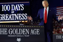 Tổng thống Mỹ Donald Trump phát biểu trong một cuộc vận động đánh dấu ngày thứ 100 tại nhiệm, tại Cao đẳng Cộng đồng Macomb ở Warren, bang Michigan ngày 29/4. Ảnh: Reuters.