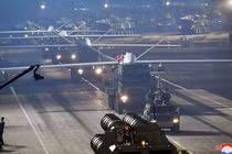 Máy bay không người lái tấn công trong cuộc duyệt binh trên Quảng trường Kim Nhật Thành ở Bình Nhưỡng, Triều Tiên ngày 27/7/2023 (Ảnh: AFP)