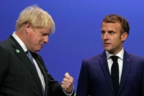 Thủ tướng Anh Boris Johnson và Tổng thống Pháp Emmanuel Macron (Ảnh: Reuters)