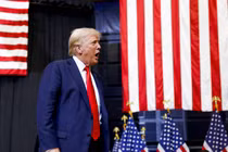 Cựu Tổng thống Mỹ Donald Trump tại một cuộc mít tinh ở Bozeman, Montana ngày 9/8 (Ảnh: Getty)