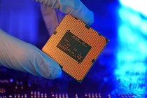 Nước được sử dụng rất nhiều trong các nhà máy sản xuất chip (Ảnh: CNBC)