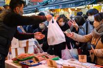 Sau nhiều thập kỷ giá giảm và tăng trưởng trì trệ ở Nhật Bản, các doanh nghiệp đã bắt đầu tăng giá hàng hóa đáng kể (Ảnh: Shutterstock)