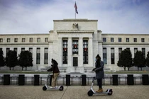 Sự thay đổi trên thị trường trái phiếu cho thấy kỳ vọng của giới đầu tư đang theo sát với kế hoạch của Fed (Ảnh: Bloomberg)