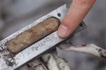 Một phần của tên lửa không xác định, mà chính quyền Ukraine tin rằng được sản xuất tại Triều Tiên và đã được sử dụng trong một cuộc tấn công ở Kharkiv vào đầu tuần này. Ảnh: Reuters.