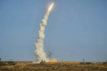 Hệ thống S-400 khai hỏa trong một cuộc thử nghiệm (Ảnh: Sputnik)