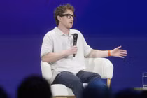 Mark Zuckerberg phát biểu tại hội nghị nhà phát triển AI LlamaCon 2025, ngày 29/4. Ảnh: Getty.