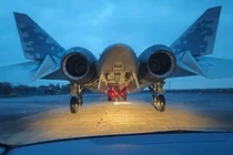 Su-57 với khoang vũ khí chính bên trong đang mở. Ảnh: MW.