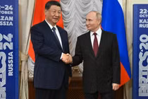 Tổng thống Nga Vladimir Putin và Chủ tịch Trung Quốc Tập Cận Bình trong cuộc gặp tại hội nghị thượng đỉnh BRICS XVI ở Kazan. Ảnh: RT.