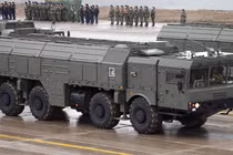 Xe phóng tên lửa đạn đạo từ hệ thống Iskander-M. Ảnh: MW.