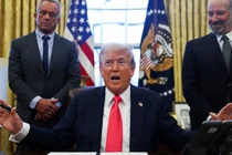 Tổng thống Mỹ Donald Trump nêu ý tưởng mới trong cuộc phỏng vấn hôm 25/2. Ảnh: CNBC.