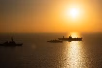 Tàu USS Mount Uwhutney và USS Porter của Mỹ, và tàu Gordi của Bulgaria trên Biển Đen ngày 4/11/2021 (Ảnh: Hải quân Mỹ)