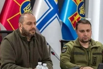 Rustem Umerov, trái, và Kirill Budanov trong một cuộc họp báo (Ảnh: RT)