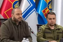 Rustem Umerov, trái, và Kirill Budanov trong một cuộc họp báo (Ảnh: RT)