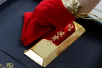 Vàng tại một cửa hiệu trang sức ở Bắc Kinh, Trung Quốc (Ảnh: Reuters)