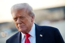 Tổng thống Mỹ Donald Trump phát biểu với các phóng viên sau khi bước xuống chuyên cơ Không lực Một tại Căn cứ Liên hợp Andrews, Maryland vào ngày 7/9. Ảnh: Getty.