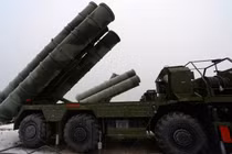 Hệ thống tên lửa phòng không S-400 Triumph. Ảnh: Sputnik.