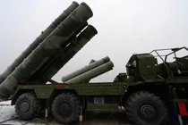 Hệ thống tên lửa phòng không S-400 Triumph. Ảnh: Sputnik.