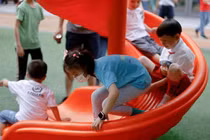 Tỷ lệ sinh tại Trung Quốc liên tục tụt giảm những năm qua (Ảnh minh họa: Reuters).