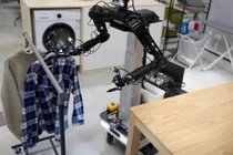 Mẫu ByteDance GR-3 cho phép robot thực hiện các nhiệm vụ như treo quần áo. Ảnh: Handout.