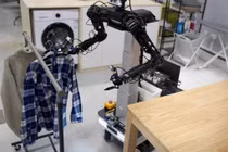 Mẫu ByteDance GR-3 cho phép robot thực hiện các nhiệm vụ như treo quần áo. Ảnh: Handout.