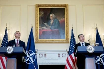 Tổng thư ký NATO Jens Stoltenberg và Ngoại trưởng Mỹ Antony Blinken trong cuộc họp báo chung tại Washington DC ngày 1/6 (Ảnh: AFP)