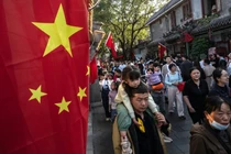 Người tiêu dùng Trung Quốc đang muốn mua nhiều hơn với mức giá rẻ hơn (Ảnh: Getty)