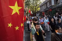 Người tiêu dùng Trung Quốc đang muốn mua nhiều hơn với mức giá rẻ hơn (Ảnh: Getty)