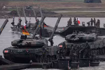 Xe tăng của NATO trong cuộc tập trận quân sự ở Ba Lan. Ảnh: Getty.