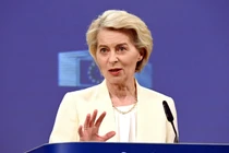 Chủ tịch Ủy ban Châu Âu Ursula von der Leyen phát biểu tại một cuộc họp báo ở Brussels. Ảnh: Getty.