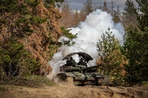 Xe tăng Ukraine ở vùng Donetsk của Nga vào ngày 28/4. Ảnh: Getty.