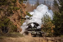 Xe tăng Ukraine ở vùng Donetsk của Nga vào ngày 28/4. Ảnh: Getty.