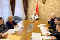 Các ủy viên nhân quyền Nga và Ukraine gặp nhau tại Belarus, ngày 8/11 (Ảnh: Sputnik)