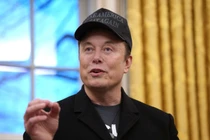 Tỷ phú Elon Musk xuất hiện cùng Tổng thống Mỹ Donald tại Phòng Bầu dục ở Nhà Trắng vào ngày 11/2. Ảnh: Getty.