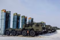 Hệ thống phòng không S-400 do Nga sản xuất. Ảnh: MW