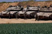 Xe tăng Israel được bố trí gần biên giới Israel-Gaza, tại Israel, ngày 18/3. Ảnh: Reuters.