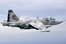 Một máy bay ném bom chiến đấu Su-25 của Ukraine (Ảnh: Wikipedia).