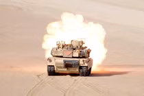 Xe tăng Mỹ như Abrams lớn hơn và nặng hơn, được thiết kế để tăng cường khả năng phòng thủ. Ảnh: BI.