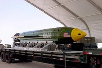 Mẫu bom xuyên phá boong-ke cực mạnh mà Mỹ có thể cung cấp cho Israel để tấn công cơ sở hạt nhân Iran. Ảnh: Getty.