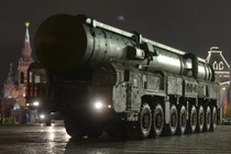 Hệ thống tên lửa đạn đạo liên lục địa Topol-M có khả năng mang đầu đạn hạt nhân của Nga tham gia diễn tập duyệt binh Ngày Chiến thắng tại Quảng trường Đỏ của Moscow. Ảnh: Sputnik.