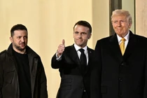 Tổng thống Pháp Emmanuel Macron, ông Donald Trump và Tổng thống Ukraine Volodymyr Zelensky, Paris, Pháp, ngày 7/12/2024. Ảnh: Getty.