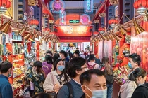 Theo chuyên gia, Trung Quốc cần phải tăng sức mua của hộ gia đình trong năm 2023 để thúc đẩy nền kinh tế (Ảnh: Bloomberg)