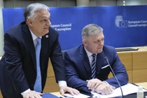Thủ tướng Hungary Viktor Orban (trái) và Thủ tướng Slovakia Robert Fico tại trụ sở Hội đồng EU, Brussels, Bỉ ngày 22/3. Ảnh: Getty.