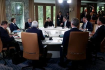 Tổng thống Ukraine Volodymyr Zelensky cùng các nhà lãnh đạo của các thành viên G7 và các quan chức phương Tây khác tại Kananaskis, Canada, ngày 17/6. Ảnh: Getty.