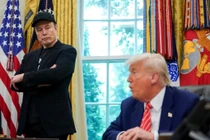 Tổng thống Mỹ Donald Trump (phải) và Elon Musk tham dự một cuộc họp báo tại Phòng Bầu dục vào tháng 5. Ảnh: Reuters.
