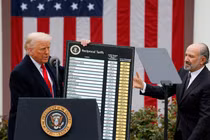 Tòa phúc thẩm Mỹ đã khôi phục lại thuế quan của Tổng thống Donald Trump. Ảnh: Reuters.