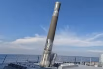 Cảnh phóng tên lửa hành trình siêu thanh Zircon từ chiến hạm. Ảnh: MW.