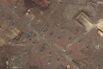 Ảnh vệ tinh cho thấy Nga điều nhiều trực thăng chiến đấu tới Crimea (Ảnh: Maxar)