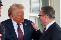 Thủ tướng Anh Keir Starmer trong cuộc gặp với Tổng thống Mỹ Donald Trump tại Washington. Ảnh: Sky News.